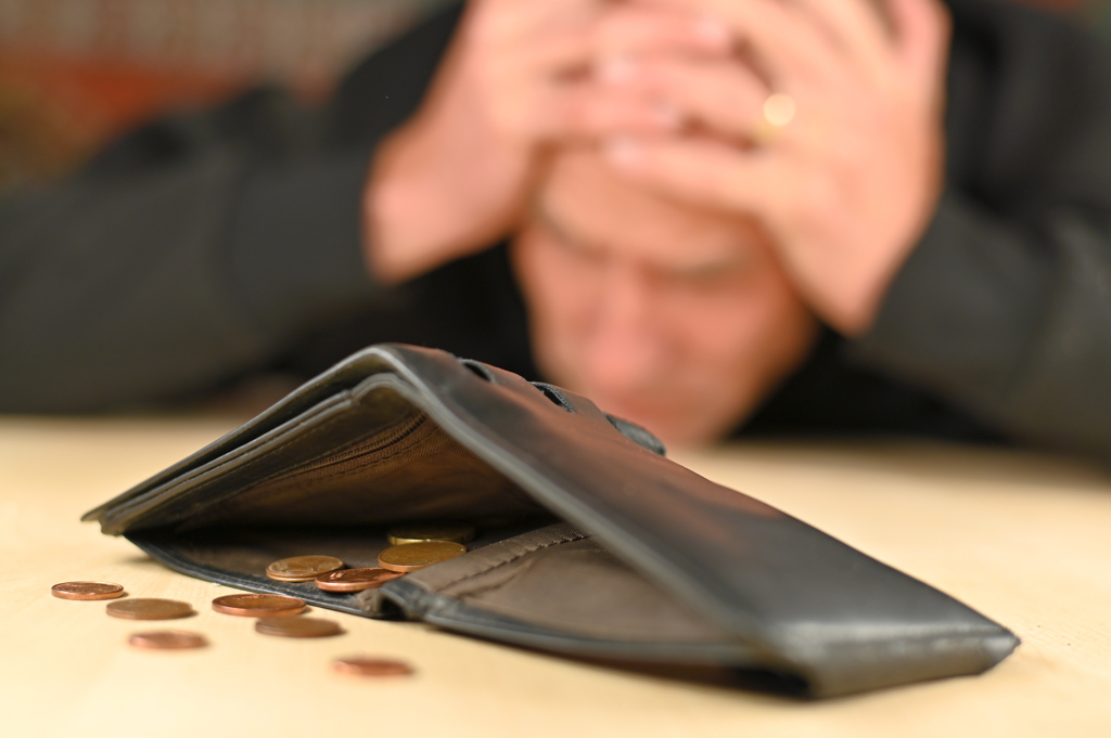 Empty,Wallet,On,The,Table,,Only,A,Few,Coins,Inside.